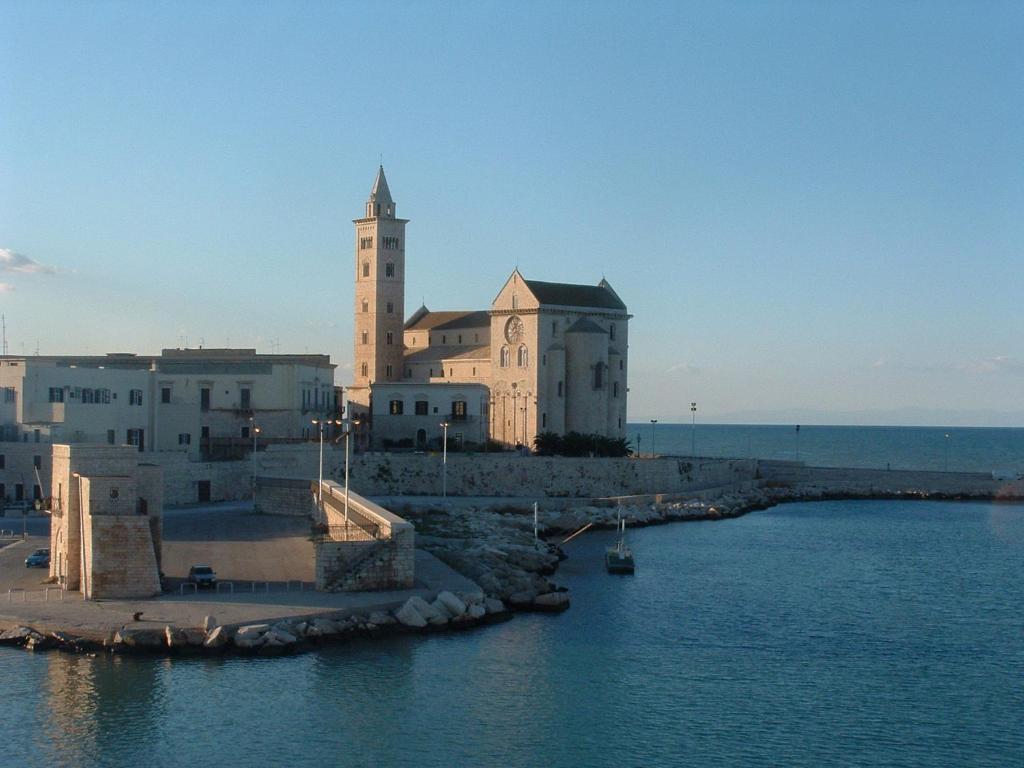 Travel&Living Hotell Trani Eksteriør bilde